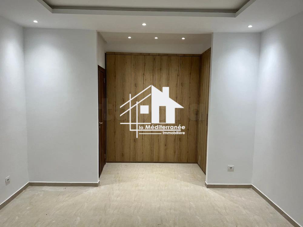 A louer villa S+3 à Menzah 5