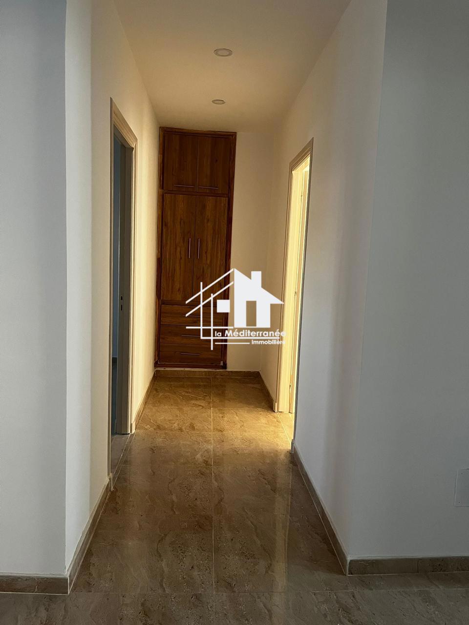 A louer un étage de villa S+2 indépendant à khaznadar