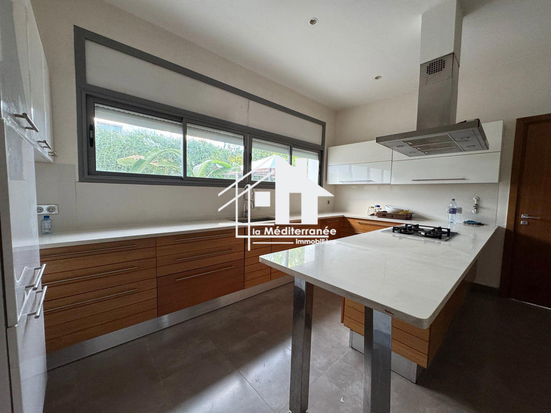 Une magnifique villa S+5 avec piscine au Lac 2