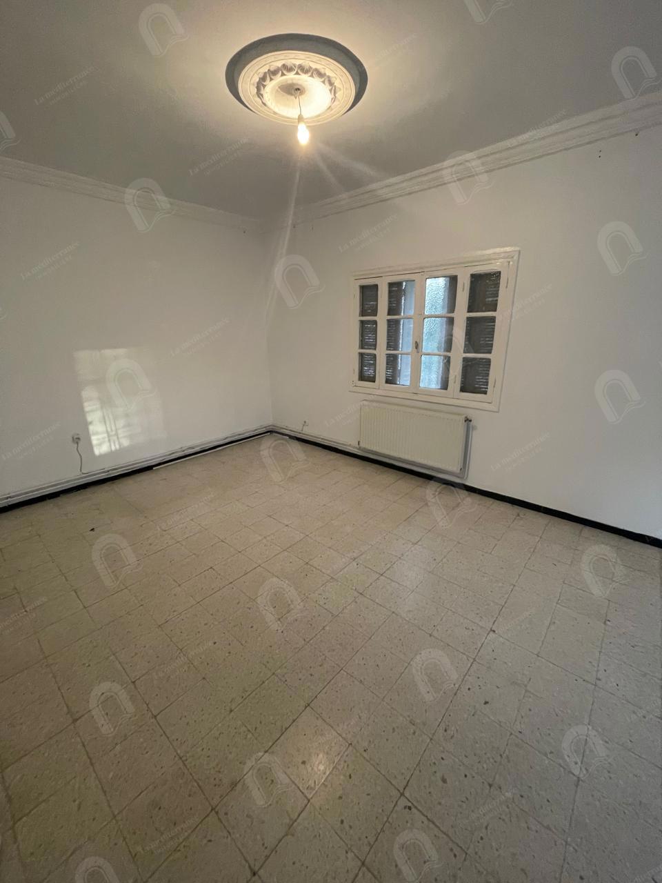 A louer une villa S+4 indépendante au bardo lahneya