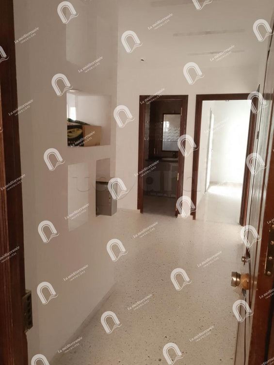A louer étage de villa S+3 situé au 1er étage à denden