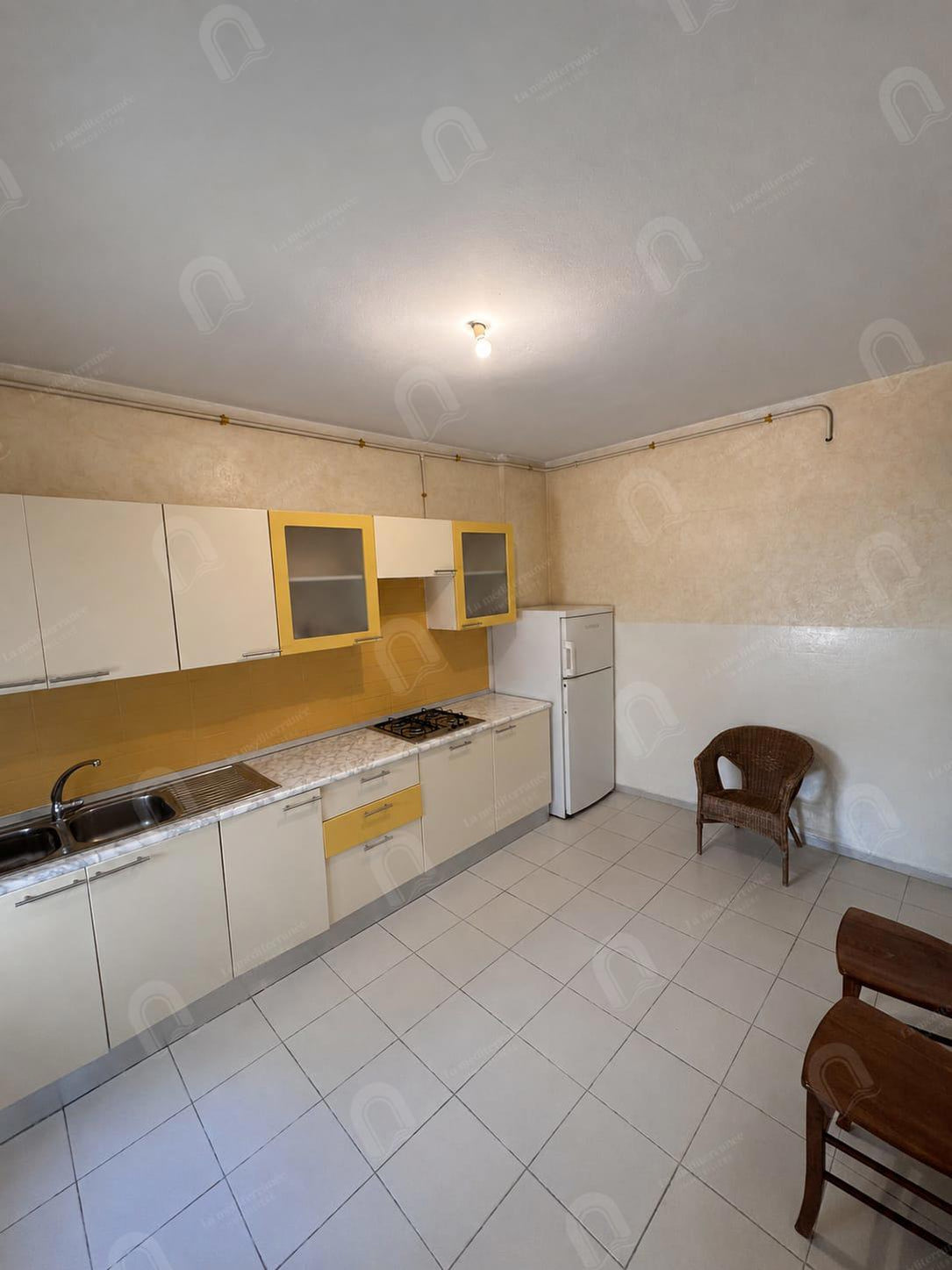 A vendre appartement S+2 situé au Rdc  au bardo 2 ras tabia