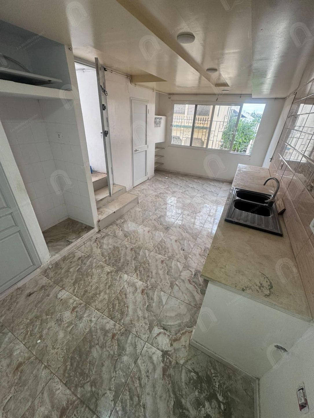 A louer un étage de villa S+1 à cité riadh bardo