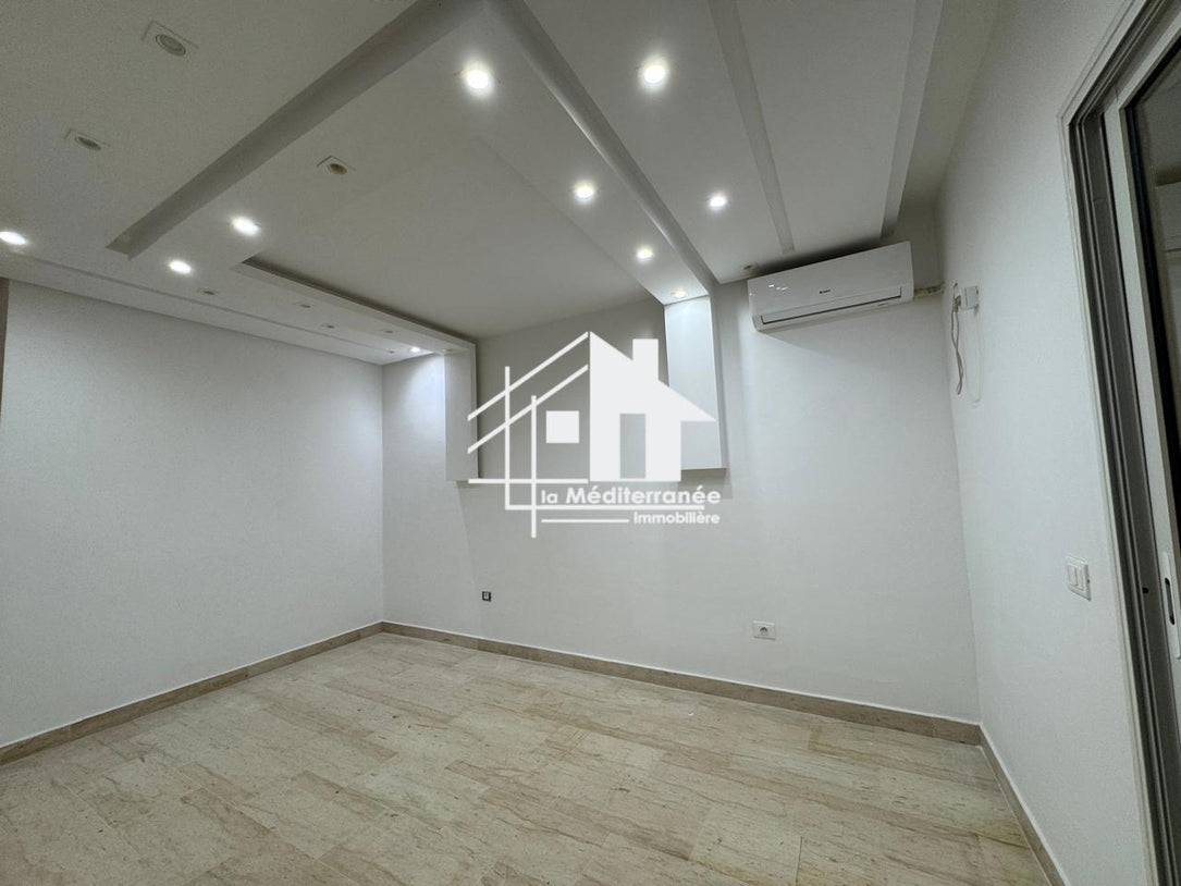 une magnifique villa S+4 plain-pied aux jardins de Carthage