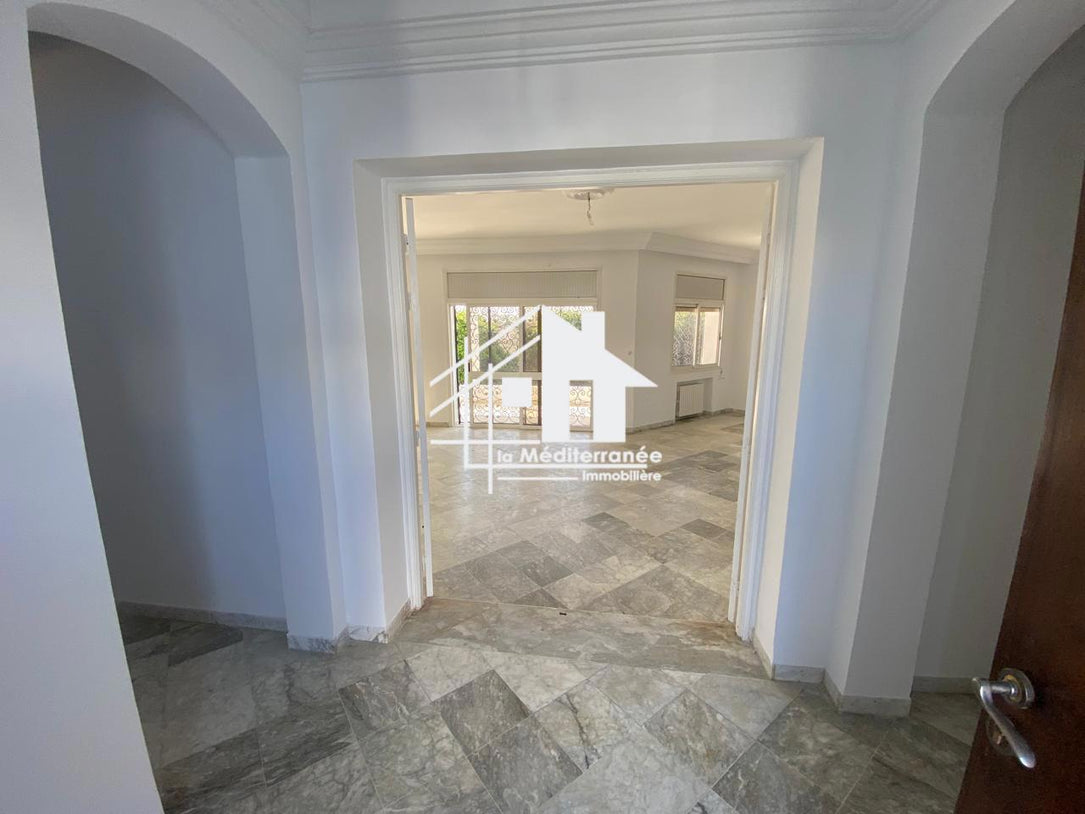 une villa S+5 à gammarth