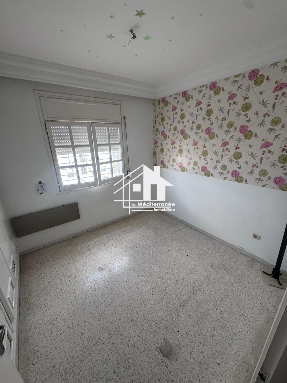 A louer appartement S+3 à El agba
