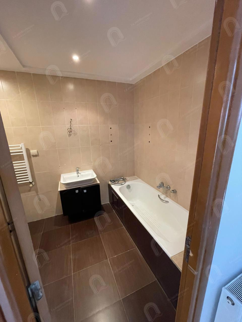 A vendre un appartement S+3 hst au bardo