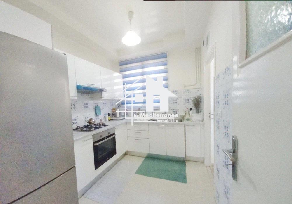 À vendre appartement S+3 rénové à Cité Olympique, Tunis