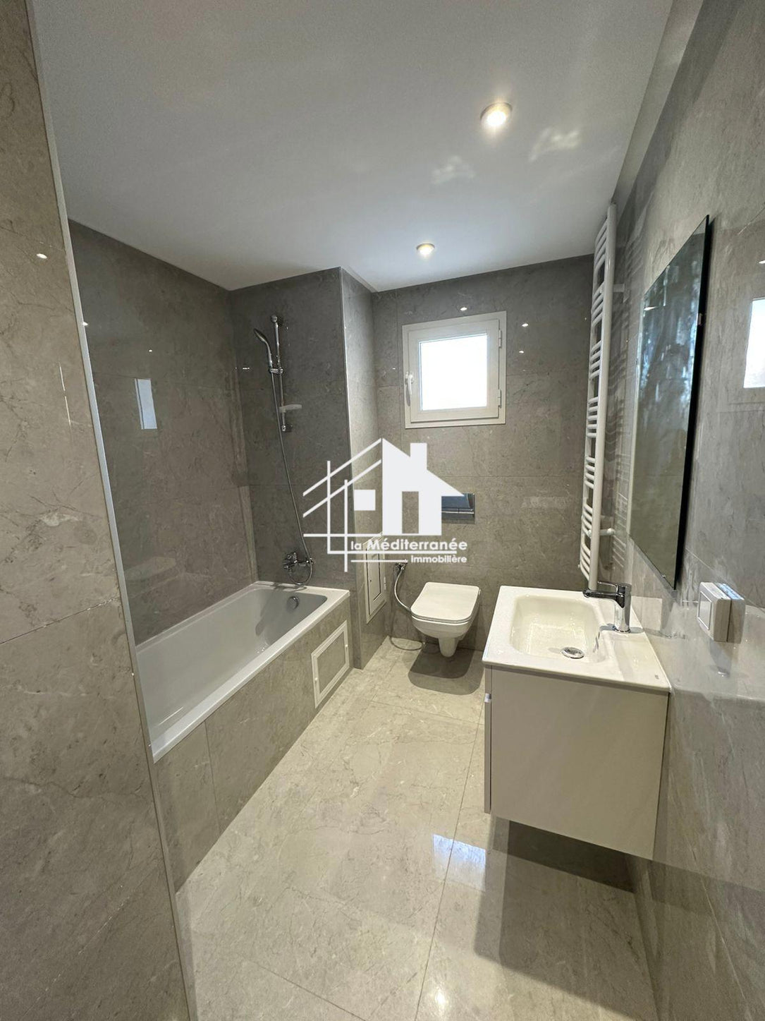 A louer appartement S+2 HST à manouba