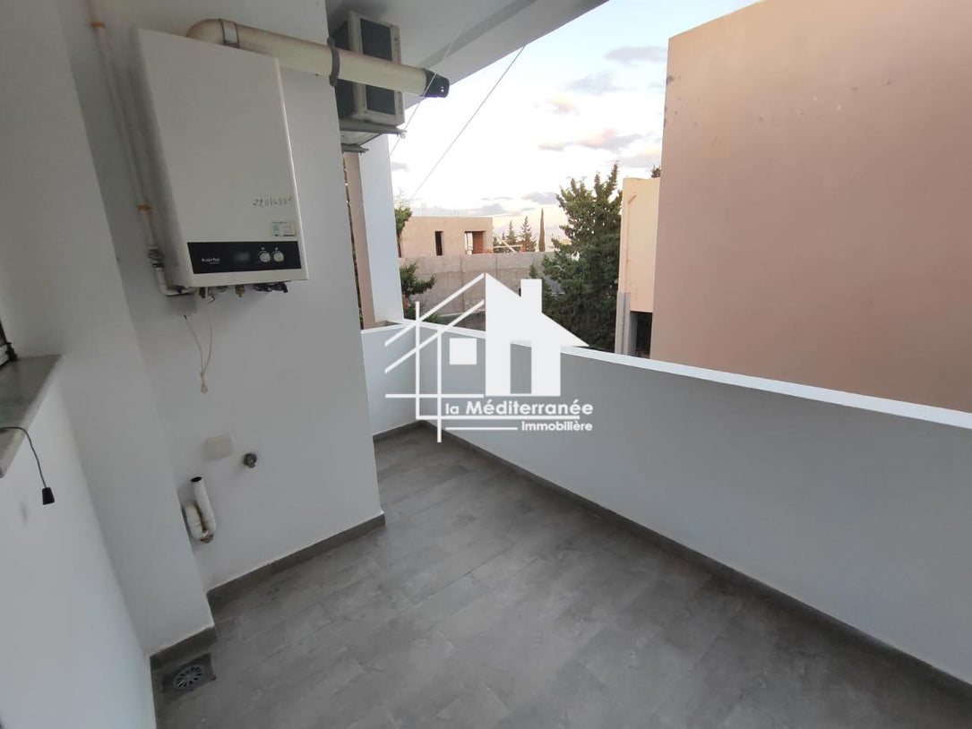 A louer un spacieux s+3 à la soukra closerie