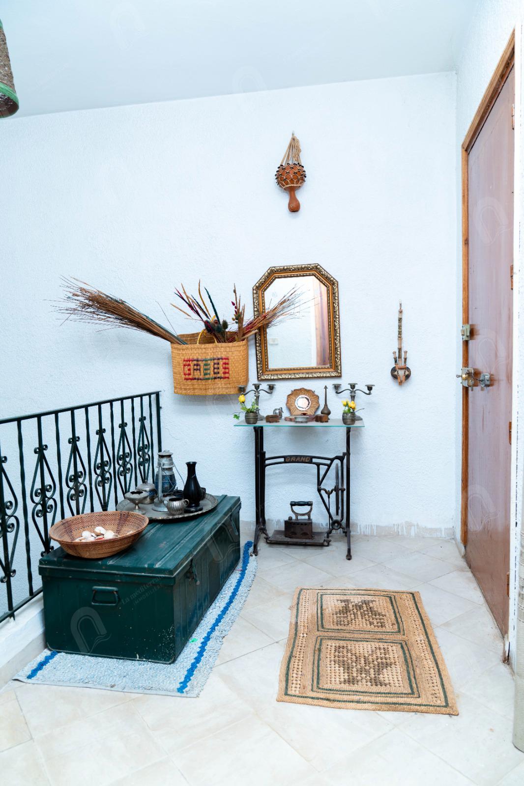A vendre une villa de style triplex à denden