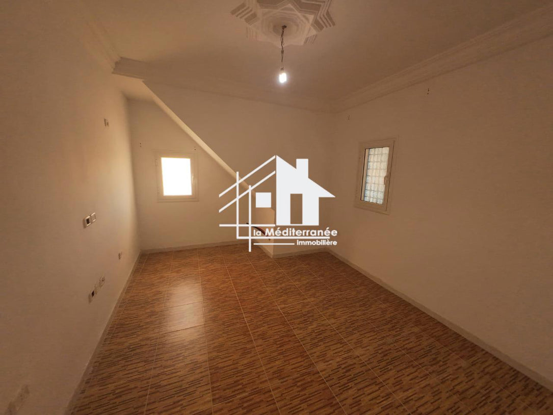 A louer étage de villa S+4 à manouba