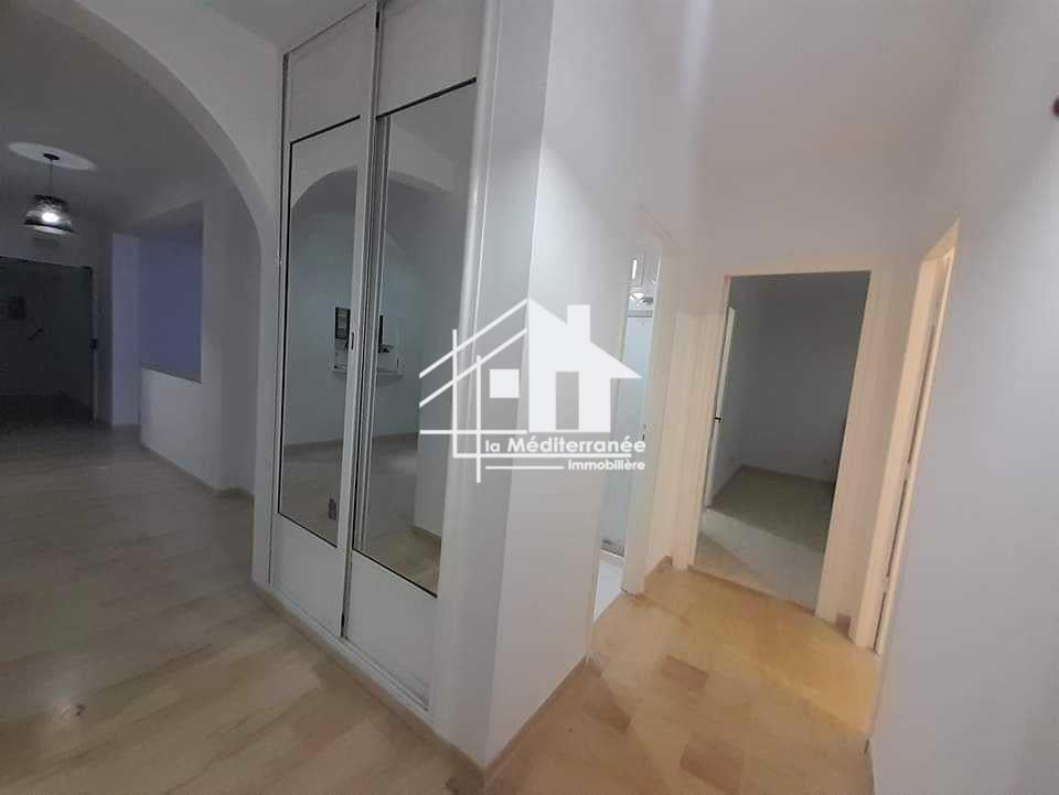 Une villa S+3 à Gammarth