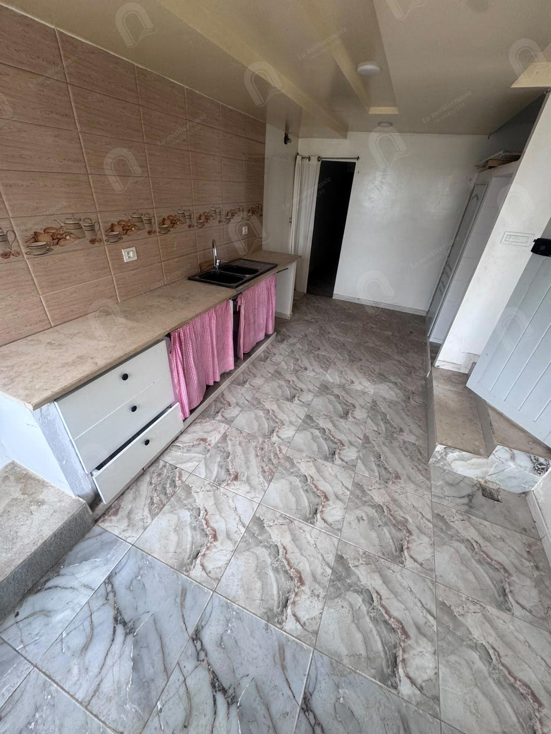 A louer un étage de villa S+1 à cité riadh bardo