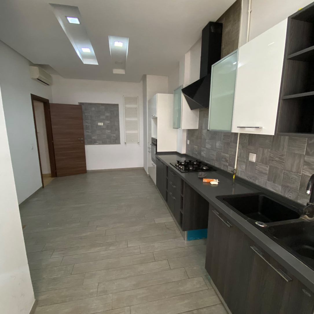 Duplex avec piscine s+3 chotrana 1 3000 DT