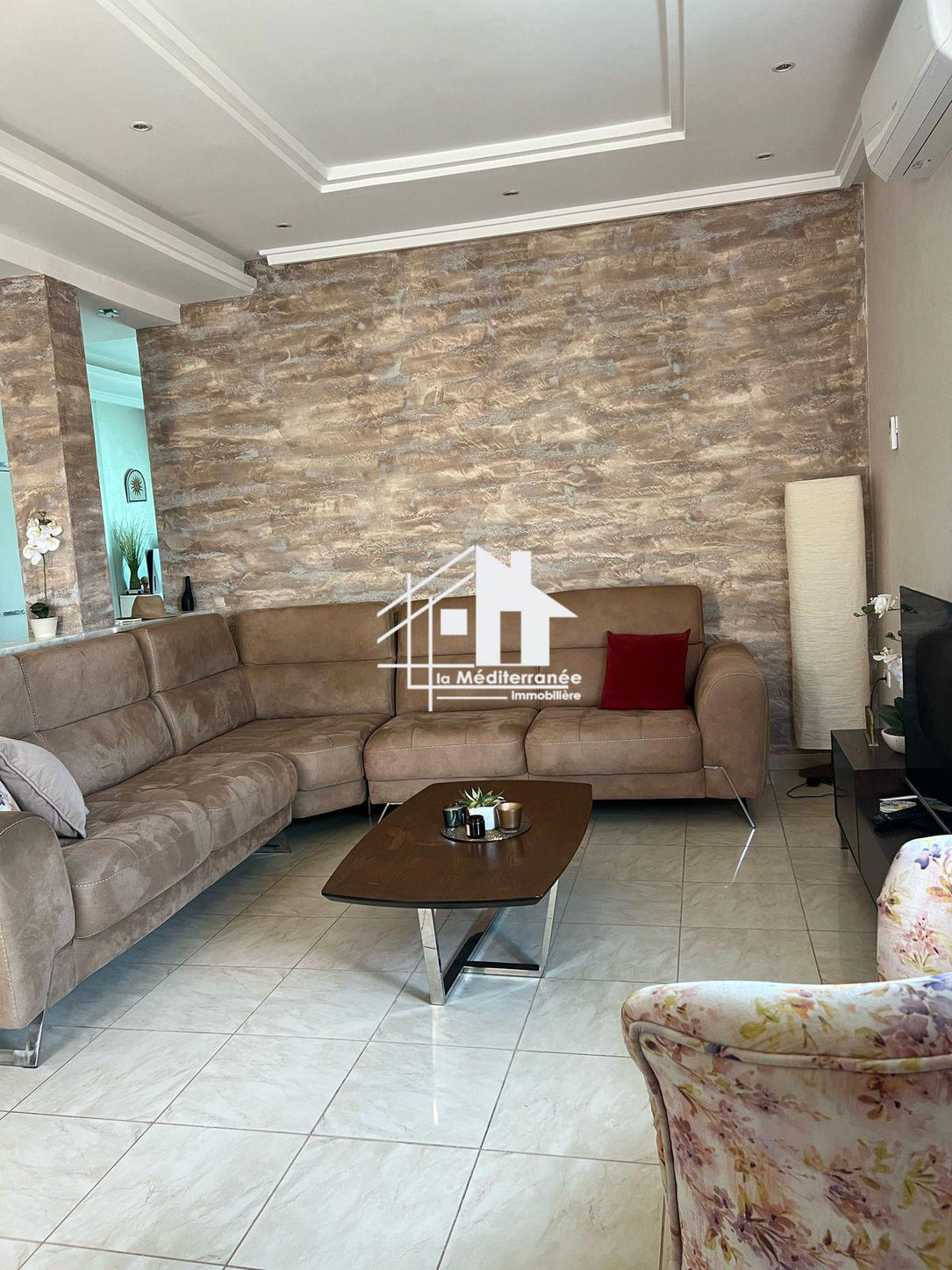 A louer étage de villa s+2 haut standing à Danden