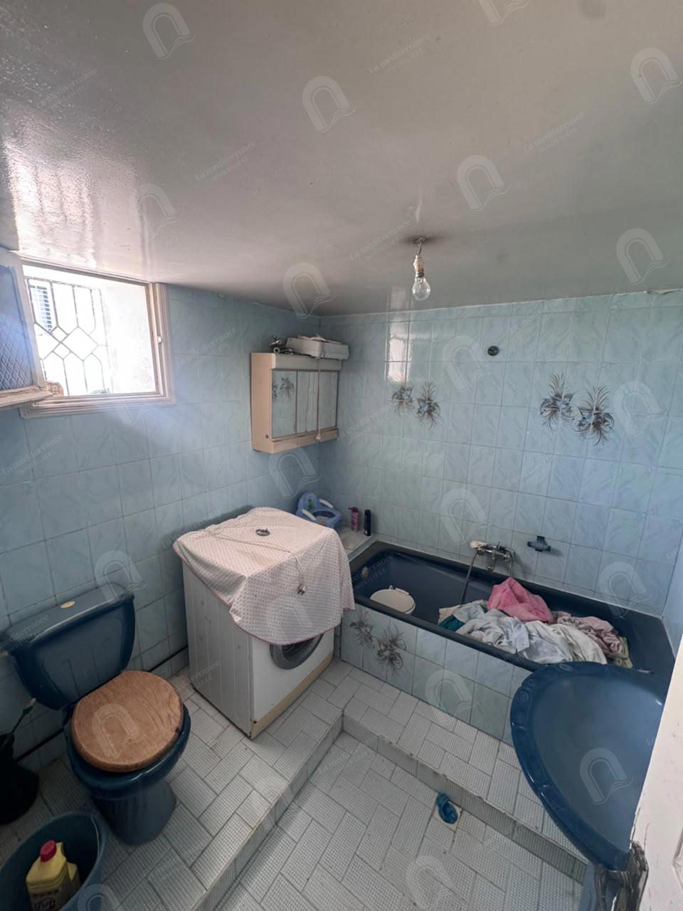 A vendre une villa d'angle sur deux niveau