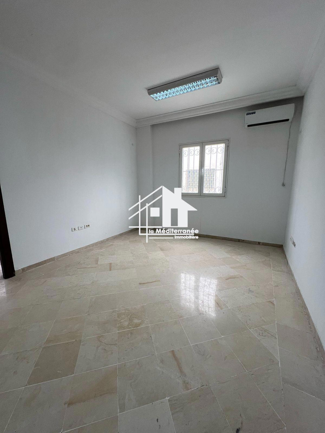 A louer un bureau H+1 au Bardo