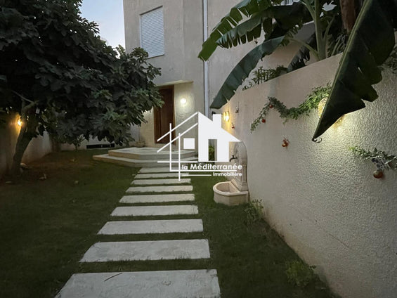 A louer etage de villa S+3 à ain zaghouan nord