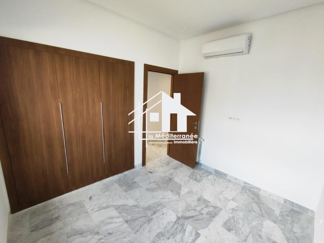 A vendre S+2 neuf a Chotrana 3