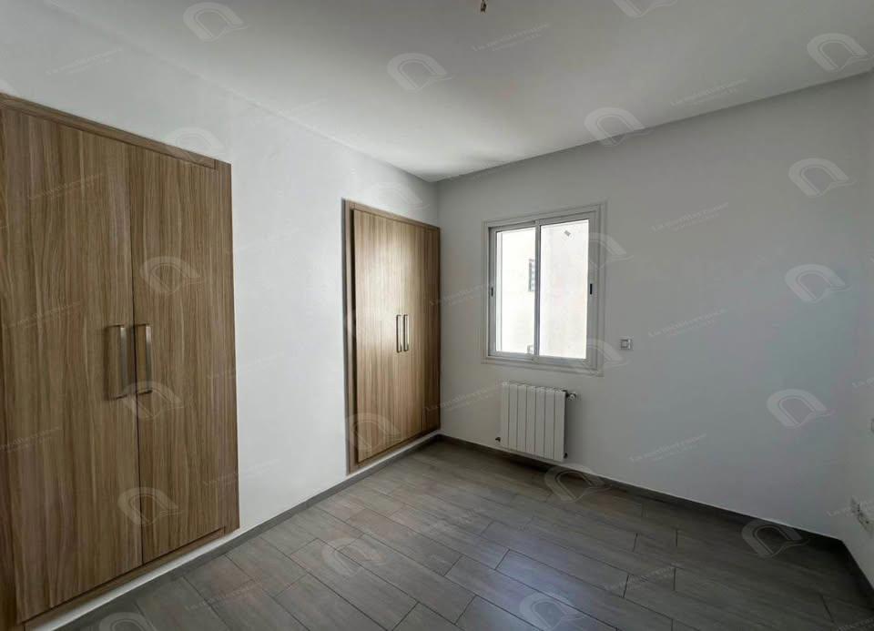 A louer appartement S+1 hst à cité ennasr