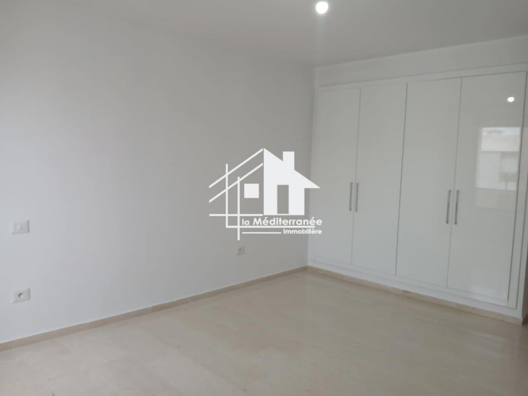 A vendre  s+3 à la nouvelle soukra