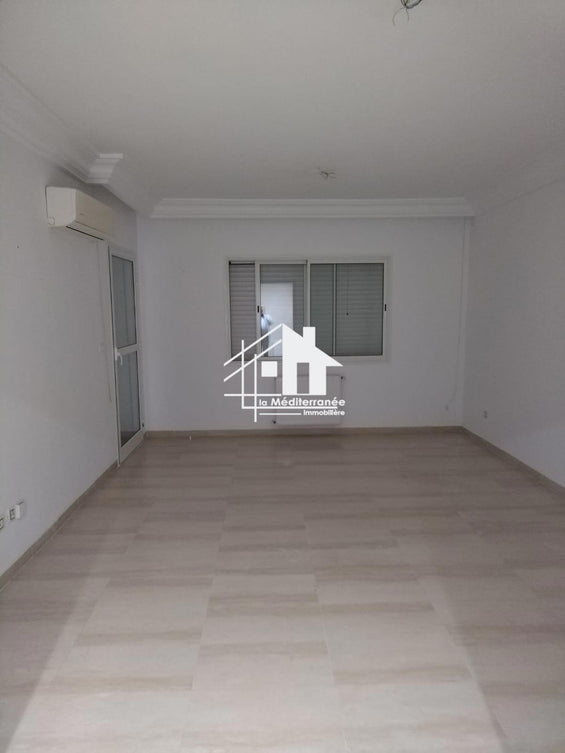 A louer appartement S+3 à Cité Ennasr 2