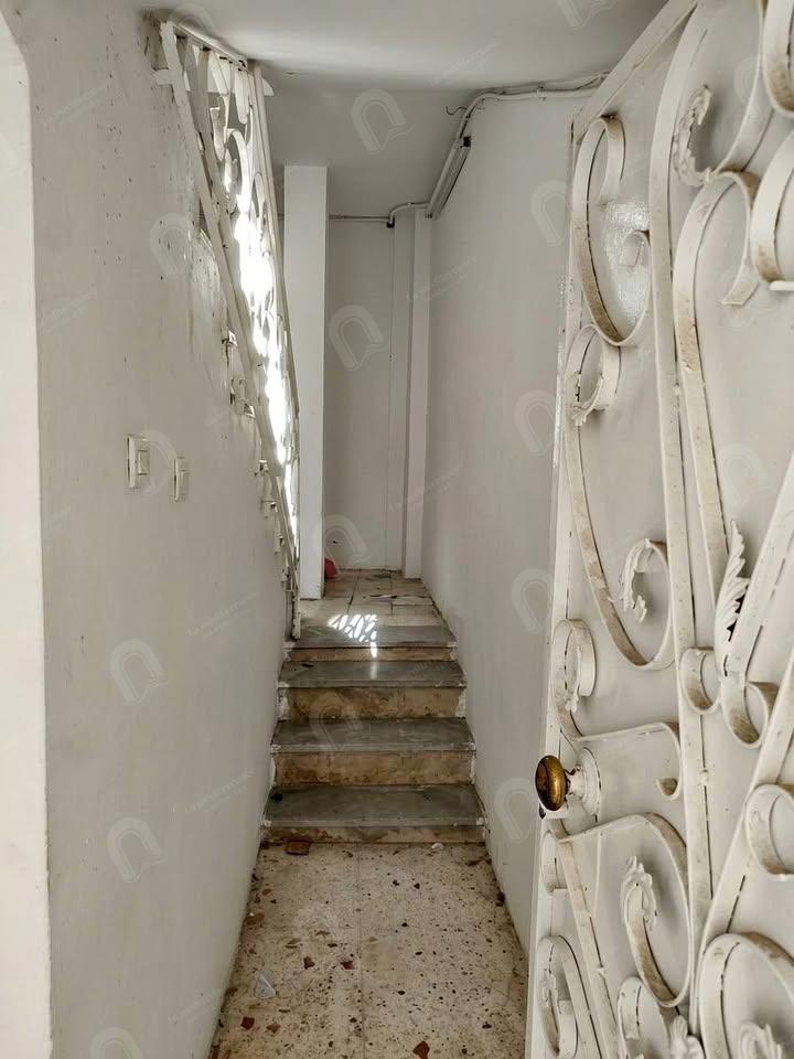 A louer un étage de villa S+2 à khaznadar
