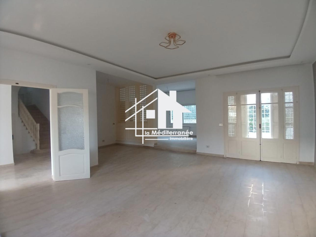 A louer villa s+4 à gammarth