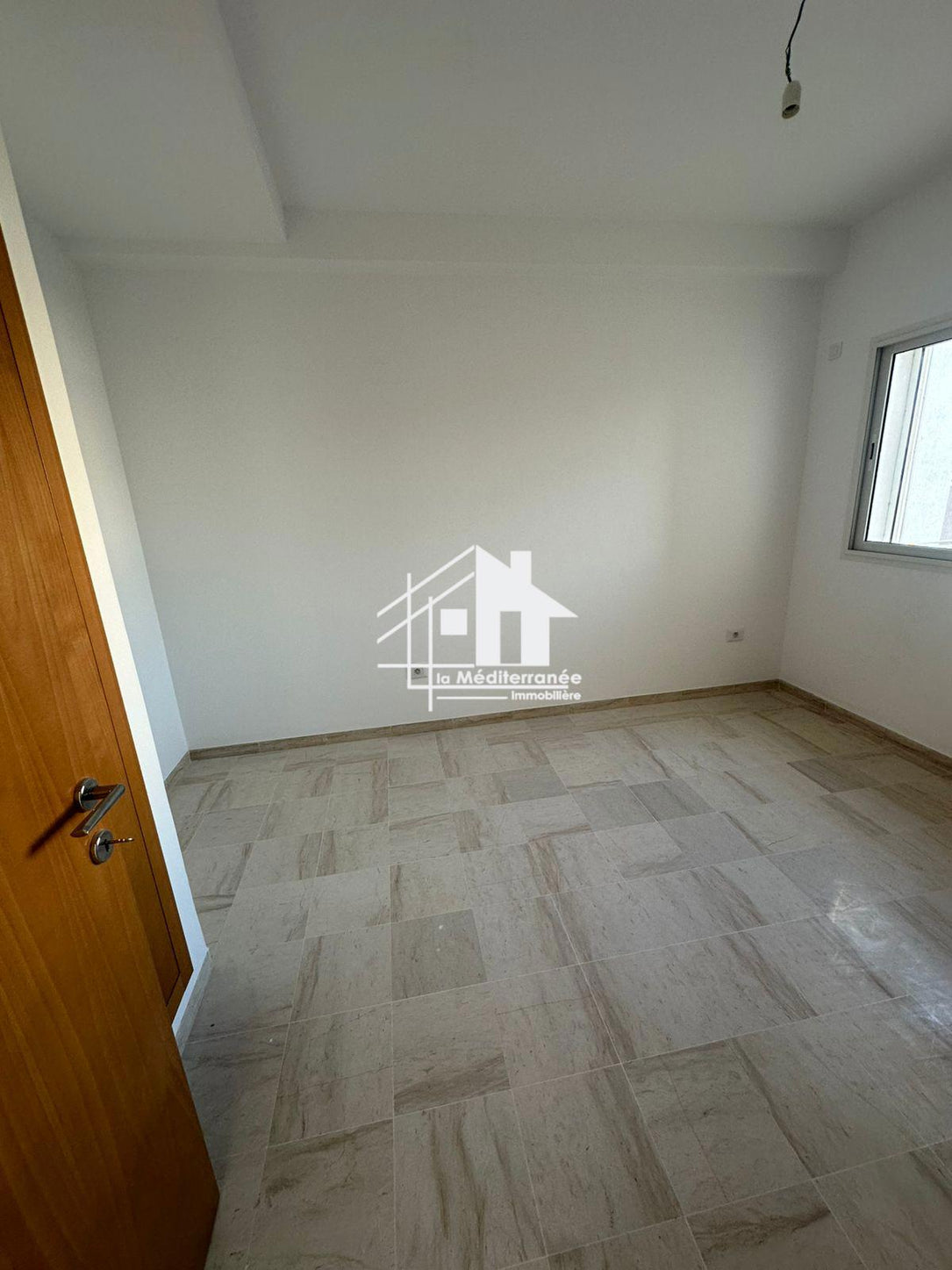 A louer appartement S+2 HST à manouba