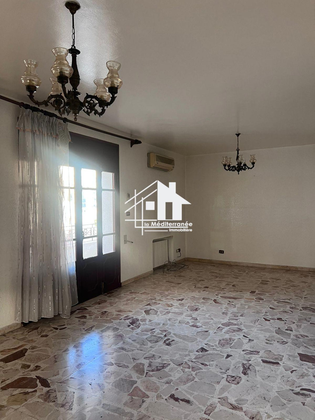 A louer étage de villa 2S+4 AU BARDO