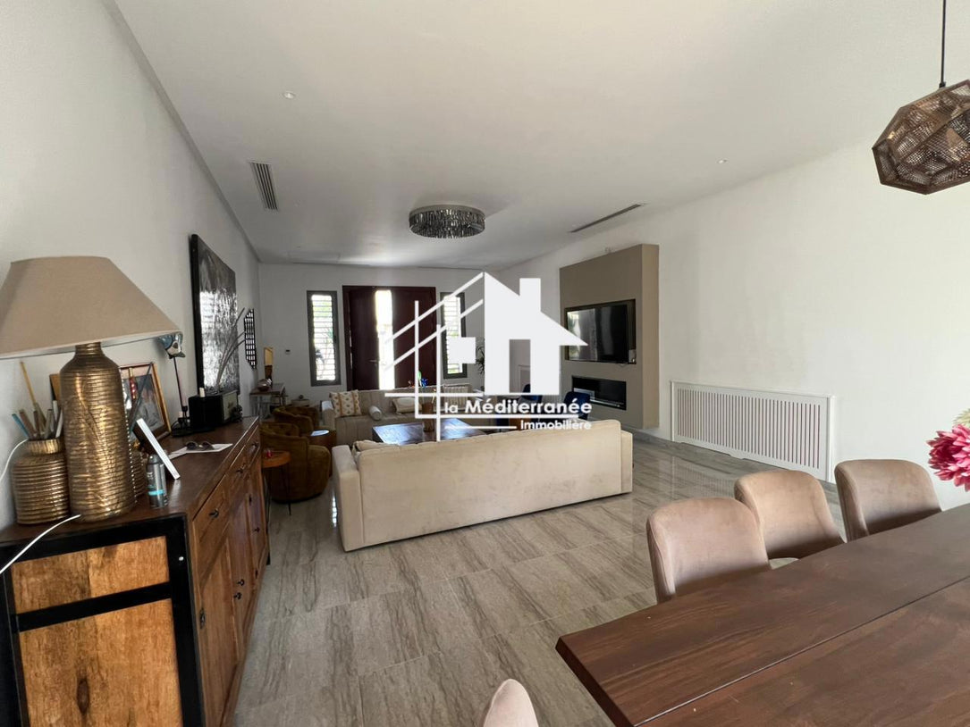 A vendre une luxueuse villa plain pied à la soukra