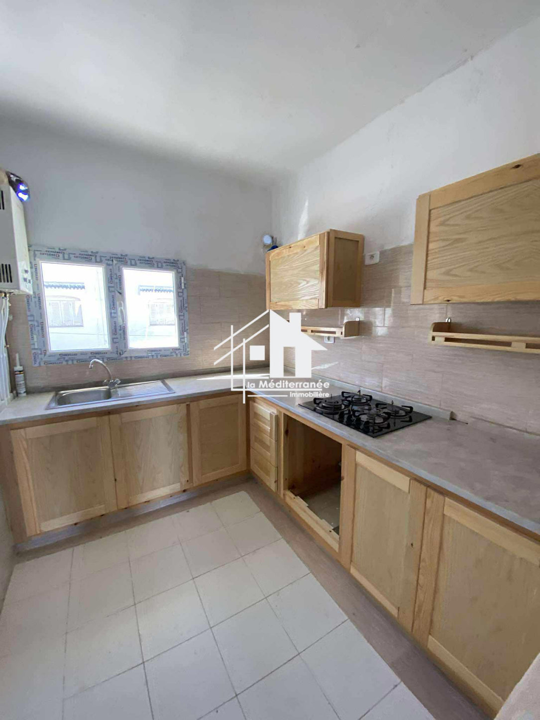 A louer un étage de villa s+3 à Ezzahra ville