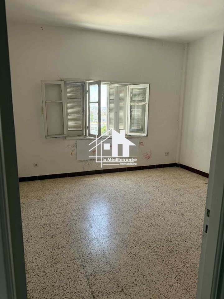 A louer appartement S+3 au Bardo