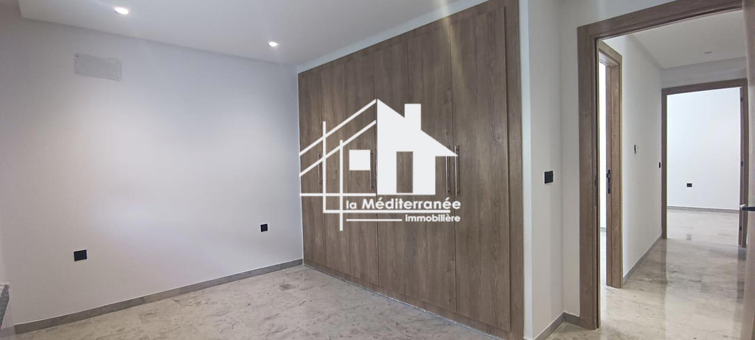 A louer un s+3 neuf avec jardin à chotrana1