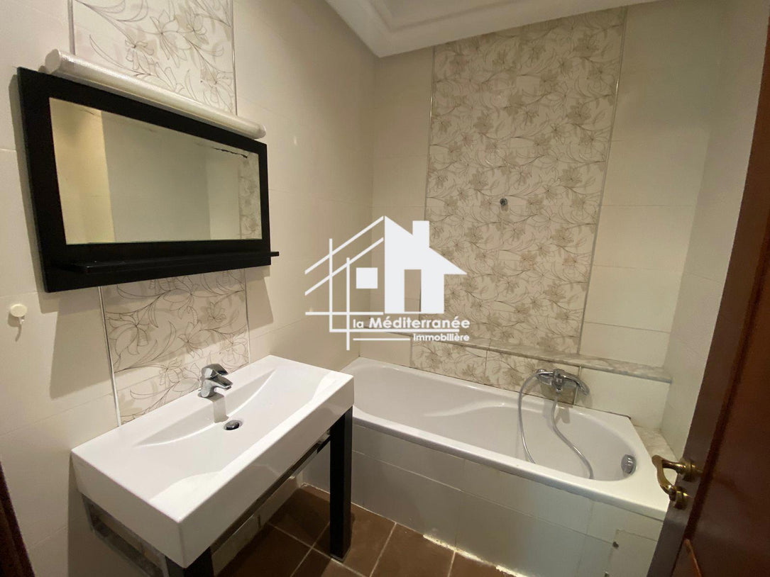 Un appartement S+2 meublé à louer au lac 2