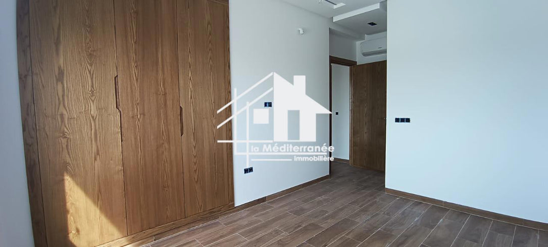 A vendre appartement S+2 à Chotrana 1