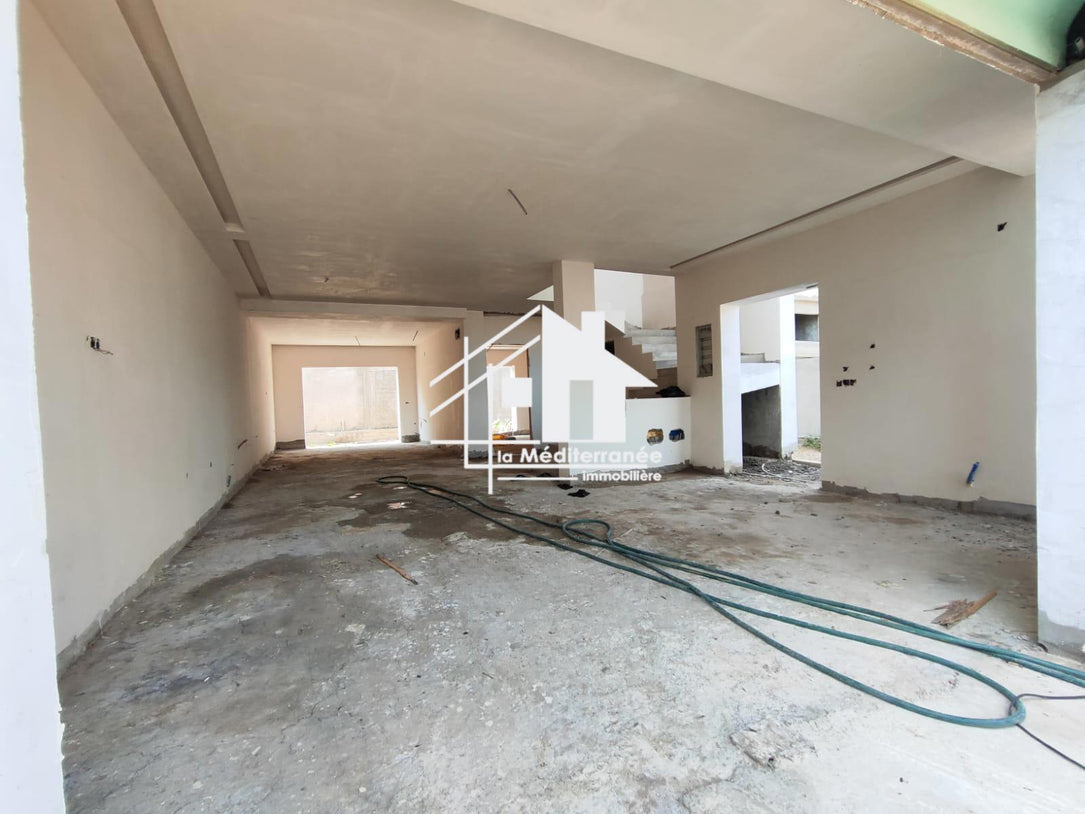 A vendre Villa Jumelée inachevé a la Soukra