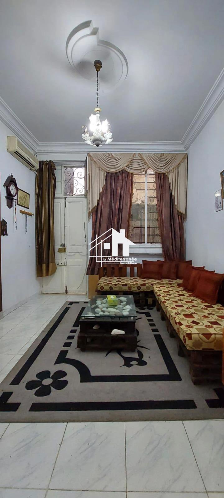 A louer appartement S+1 meublé à place Barcelone, Tunis