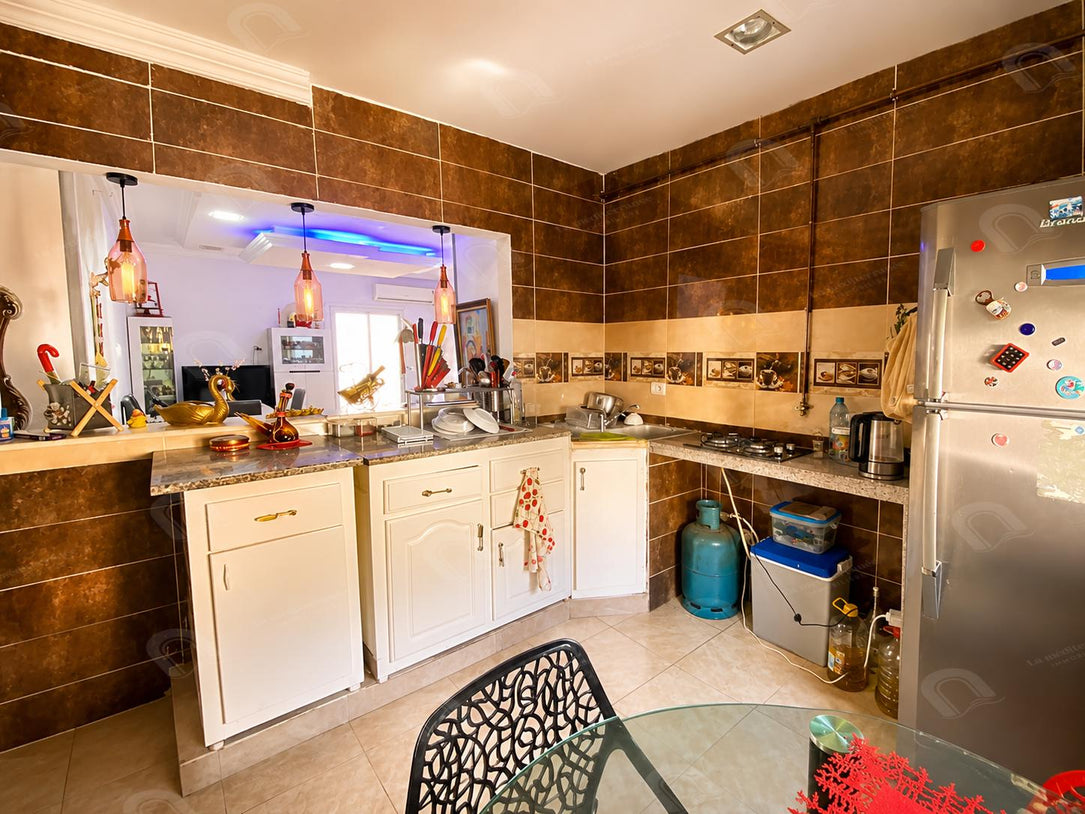 A vendre un appartement S+3 à Boumhal