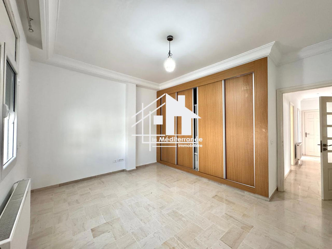 Etage de villa S+1 à la Marsa