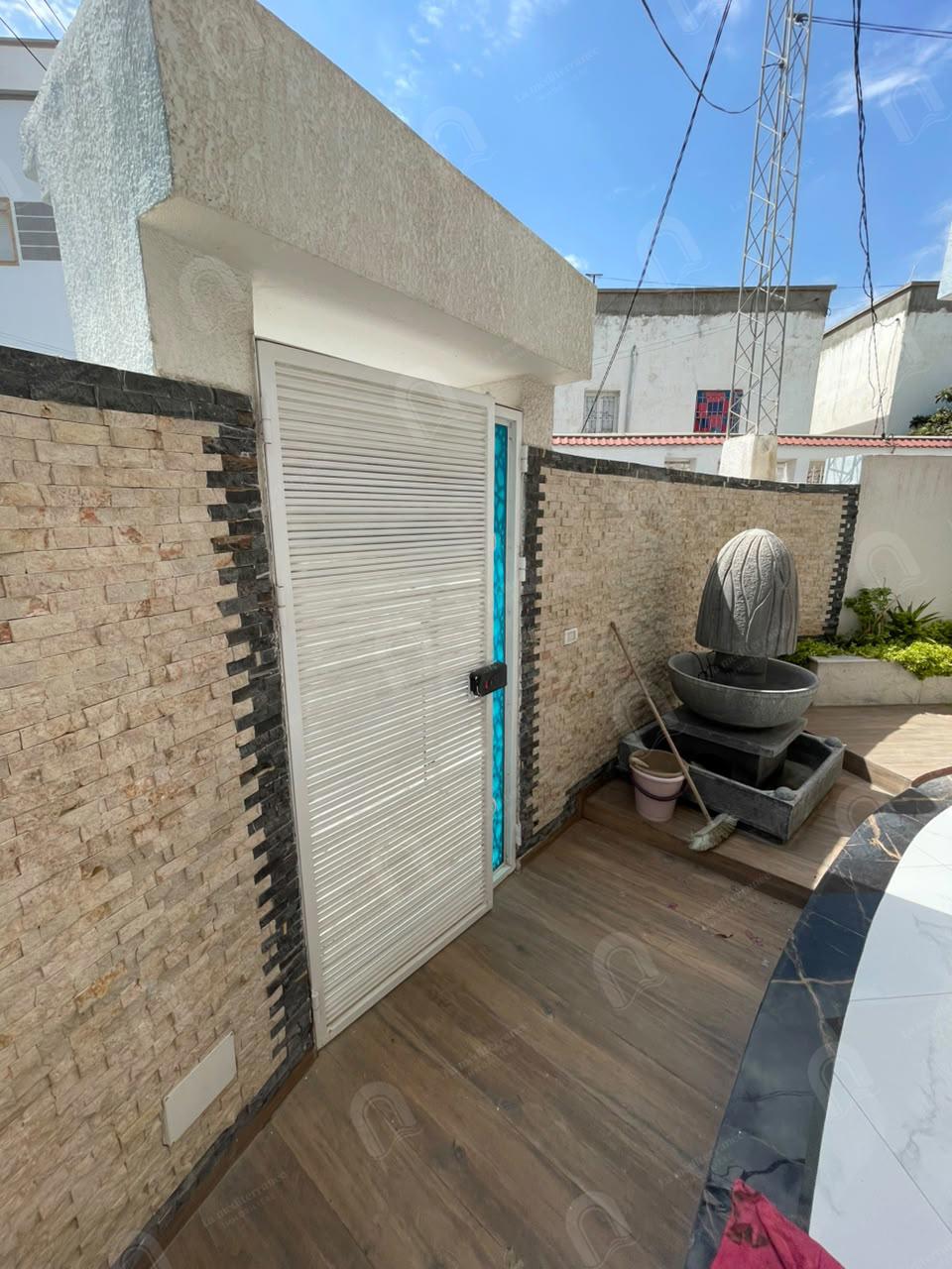 A louer un étage de villa S+3 meublé