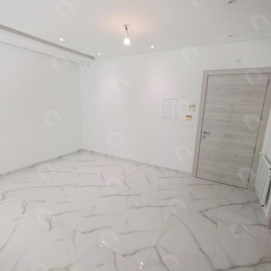 A louer un appartement s+1 à cité ennaser2