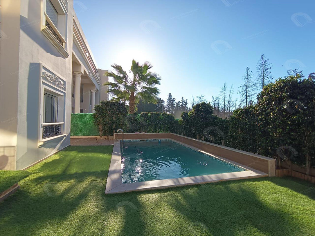 A louer un luxueux s+2 avec piscine à chotrana 1