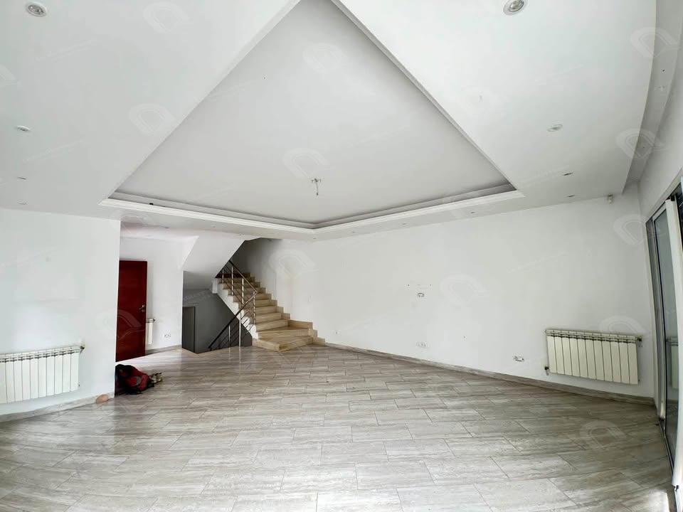 Villa a louer à Ain zaghouan nord s+4 3000