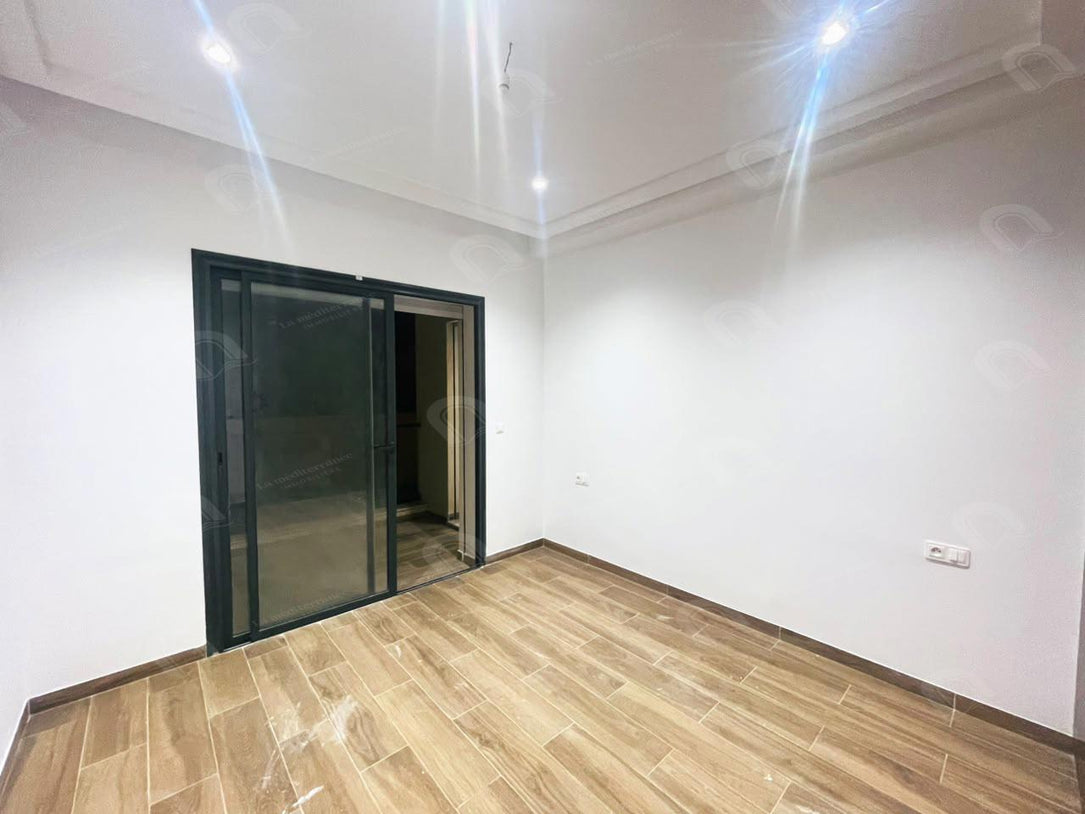 A vendre un appartement S2 neuf à Chotrana 1