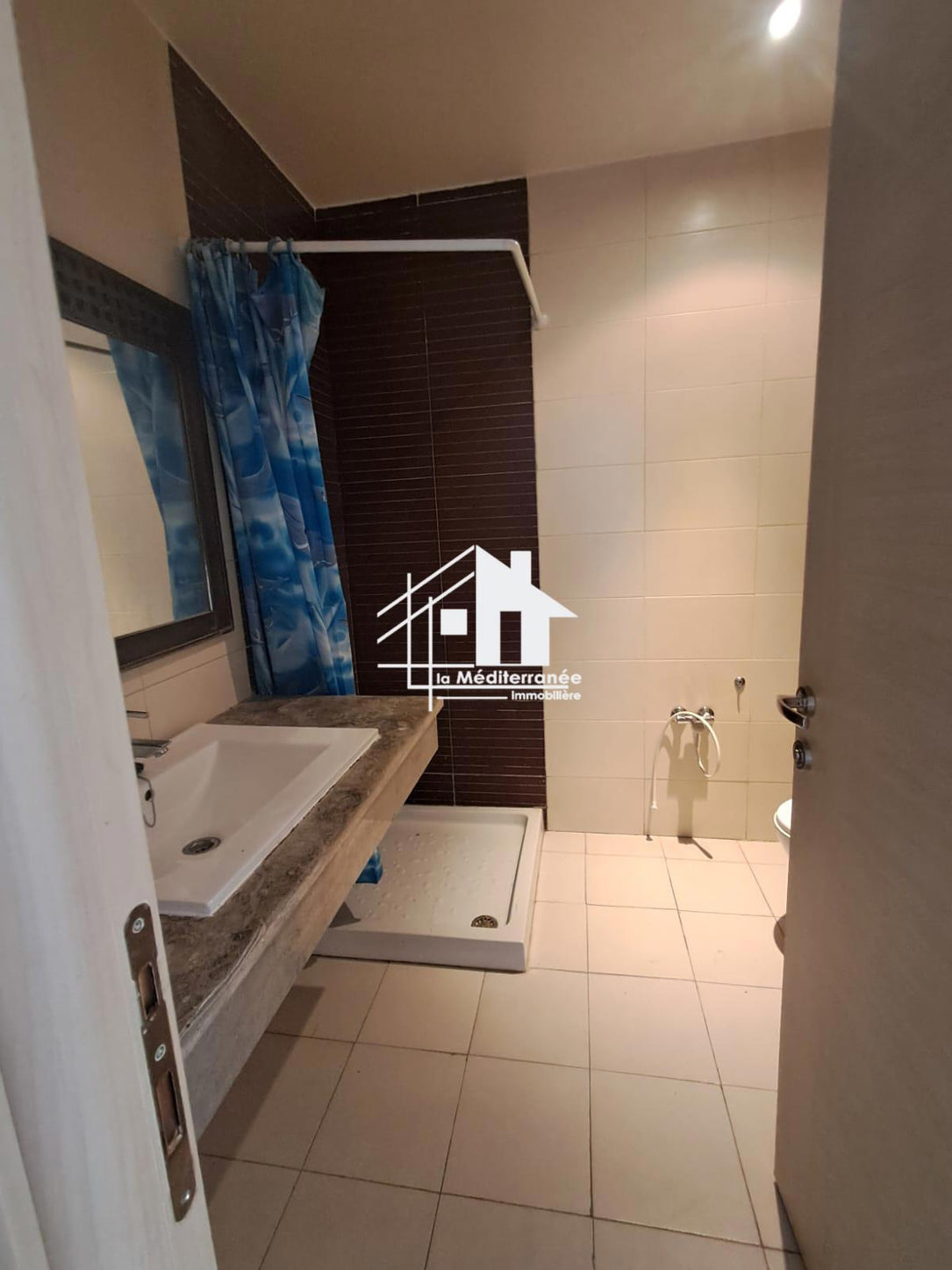 A louer un appartement s+1 à el menzah 9C