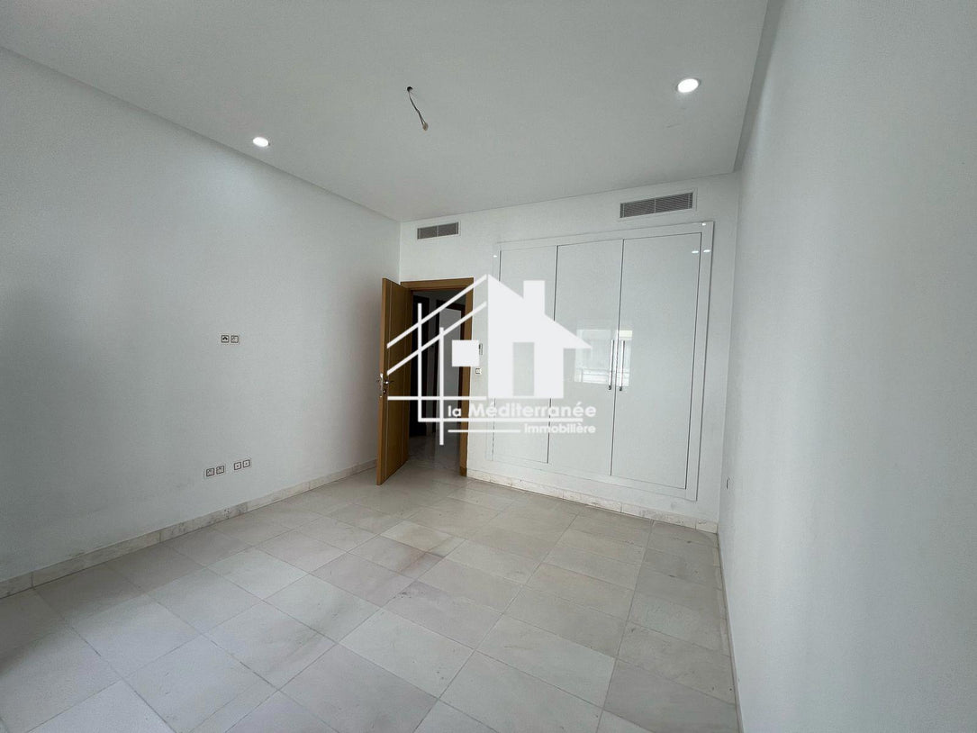 A louer appartement S+3 à la Soukra