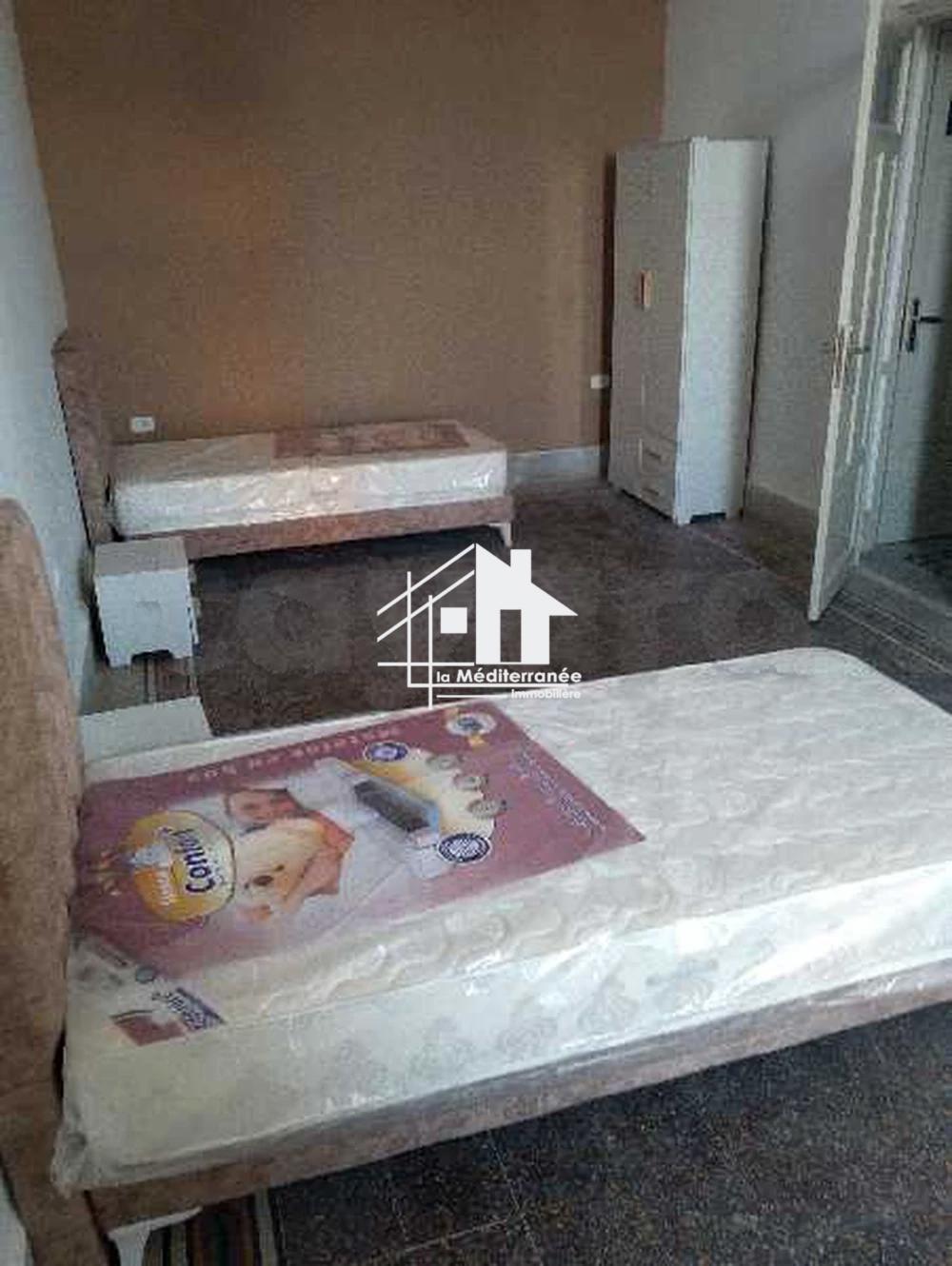 A vendre appartement S+3 à l'avenue de Carthage, Tunis