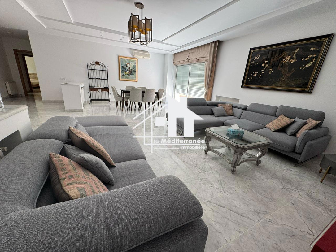 un appartement s+3 dans une résidence gardée
